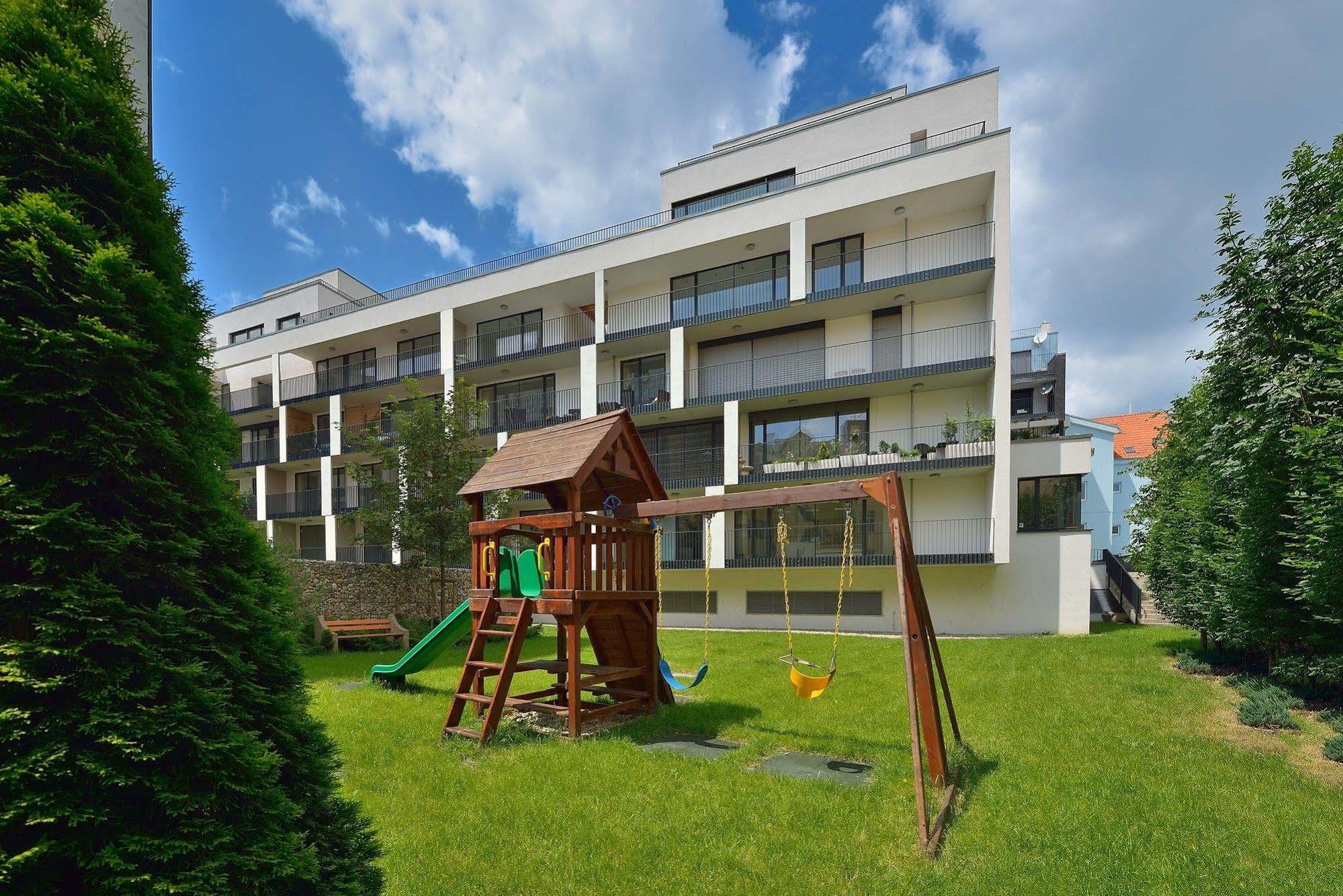 Ambiente Serviced Apartments - Dunajska บราติสลาวา ภายนอก รูปภาพ