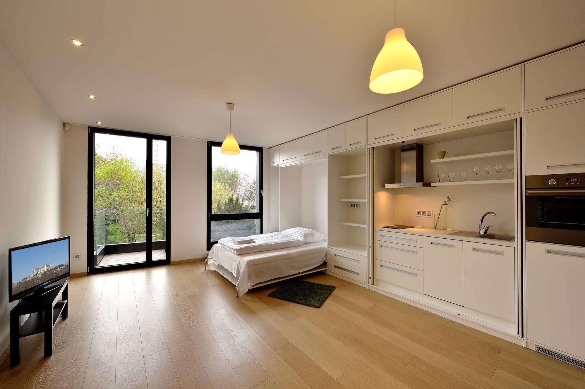 Ambiente Serviced Apartments - Dunajska บราติสลาวา ภายนอก รูปภาพ