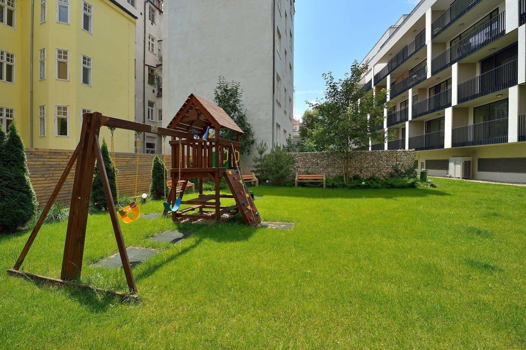 Ambiente Serviced Apartments - Dunajska บราติสลาวา ภายนอก รูปภาพ
