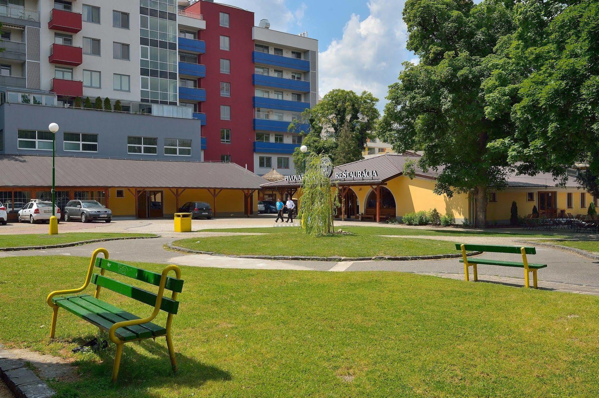 Ambiente Serviced Apartments - Dunajska บราติสลาวา ภายนอก รูปภาพ